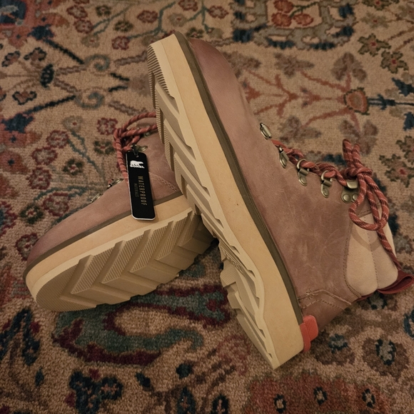 Sorel Hi-Line Hiker Boots - 8.5 - Picture 4 of 5